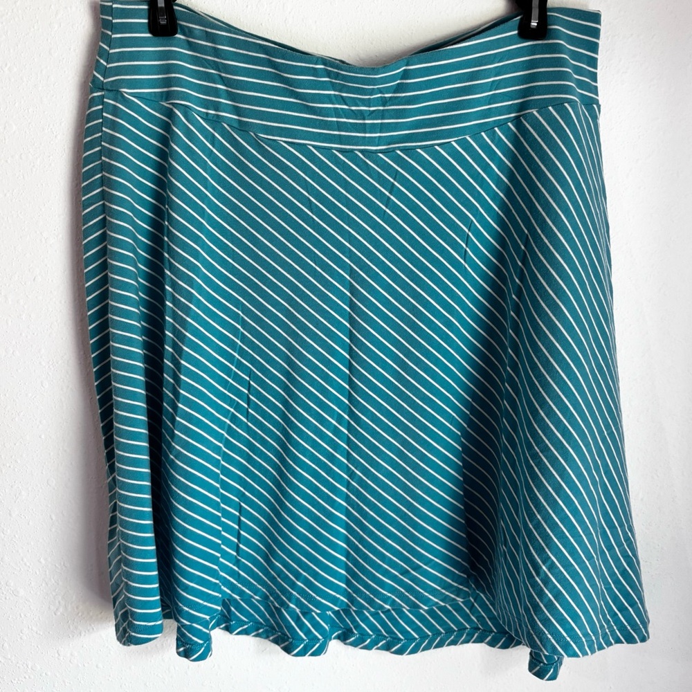 Columbia Skirt Womens Size Medium Blue Teal Striped Omni Wick PFG Casual